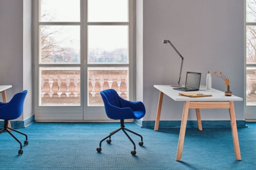 Ogi B - desk
