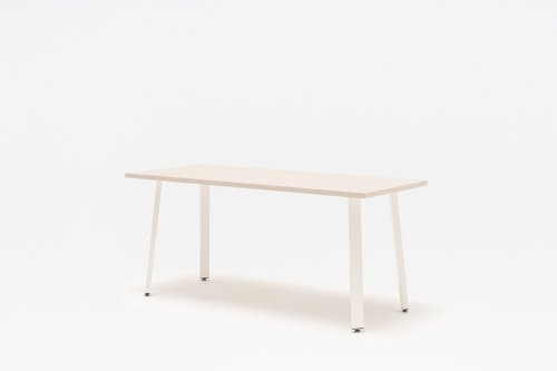 Ogi A - desk