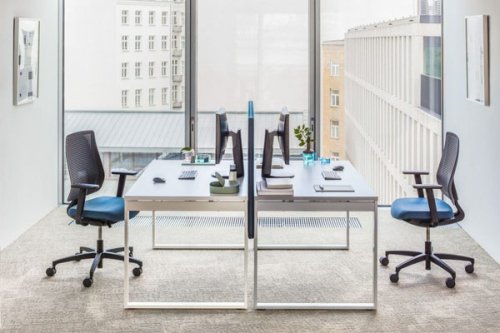 Ogi Q - desk