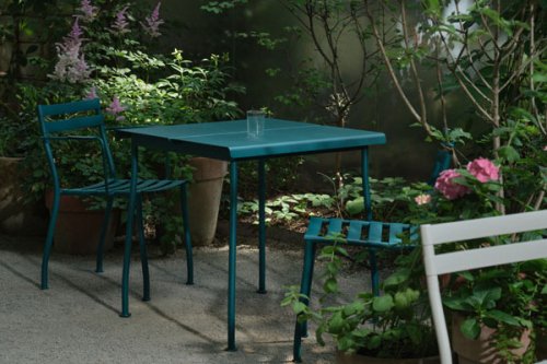 Flaner - café table
