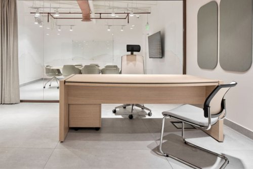 Status - executive desk