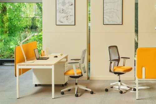 Ogi Y - desk