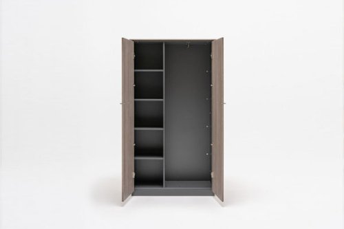 Status - wardrobe