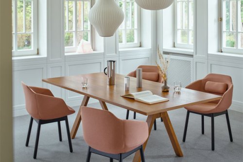 Ultra - chair with wooden base