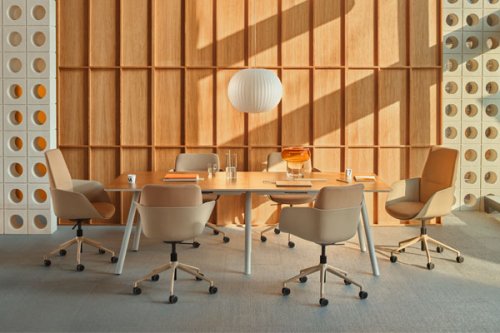 Senda - chair with an aluminum base and height adjustment
