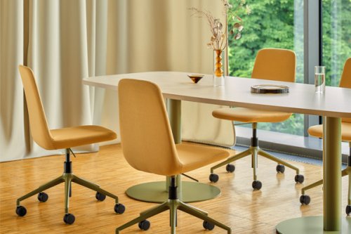 Ulti - chair with height adjustment
